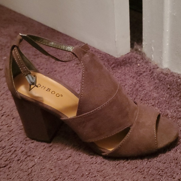 Shoes - Picture 3 of 3